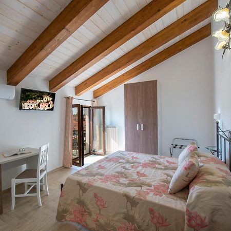 Il Ritrovo Degli Dei Bed & Breakfast Аджерола Екстериор снимка