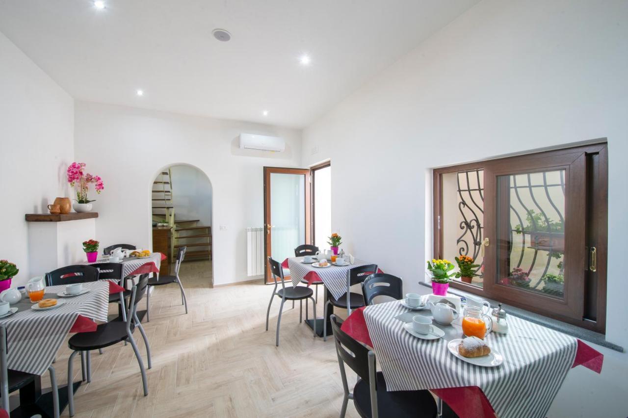 Il Ritrovo Degli Dei Bed & Breakfast Аджерола Екстериор снимка