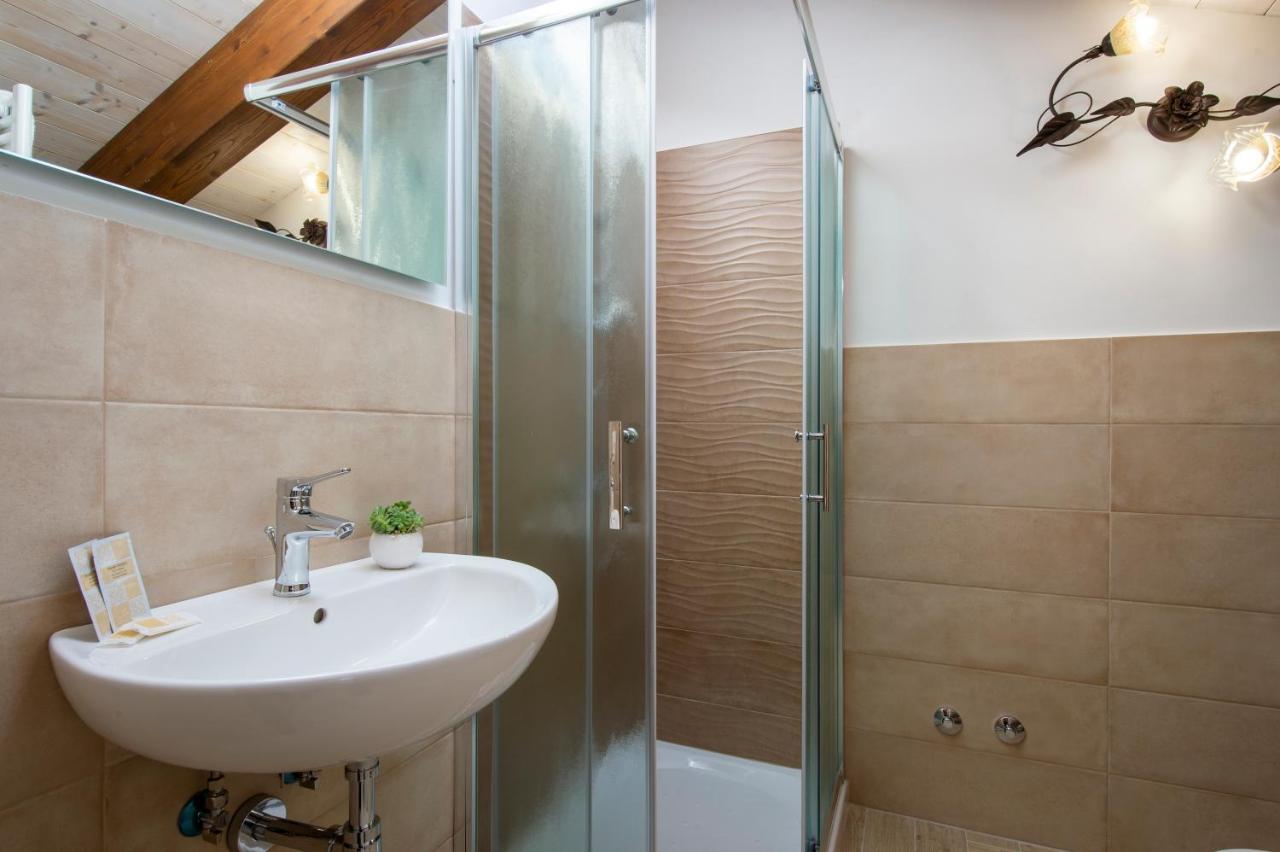 Il Ritrovo Degli Dei Bed & Breakfast Аджерола Екстериор снимка