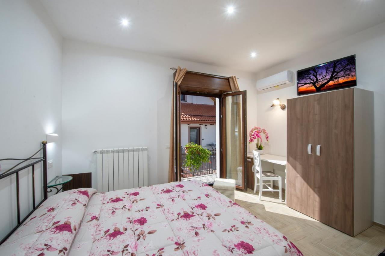 Il Ritrovo Degli Dei Bed & Breakfast Аджерола Екстериор снимка