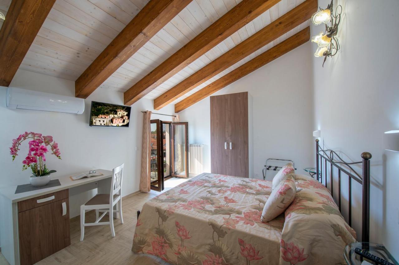 Il Ritrovo Degli Dei Bed & Breakfast Аджерола Екстериор снимка