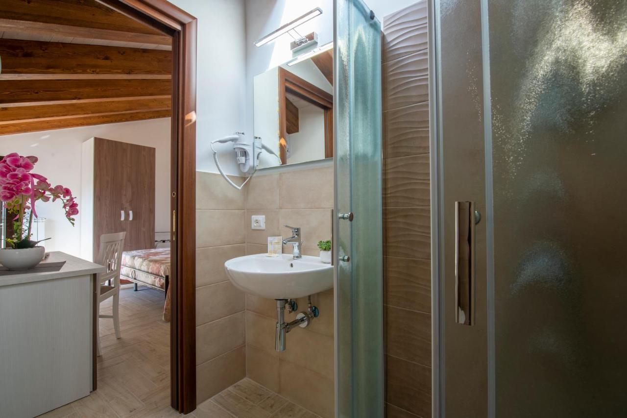 Il Ritrovo Degli Dei Bed & Breakfast Аджерола Екстериор снимка